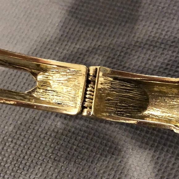 HEIDI DAUS Purple Green Criss Cross Design Swarovski Crystal Spring Hinge Bangle - Picture 6 of 17